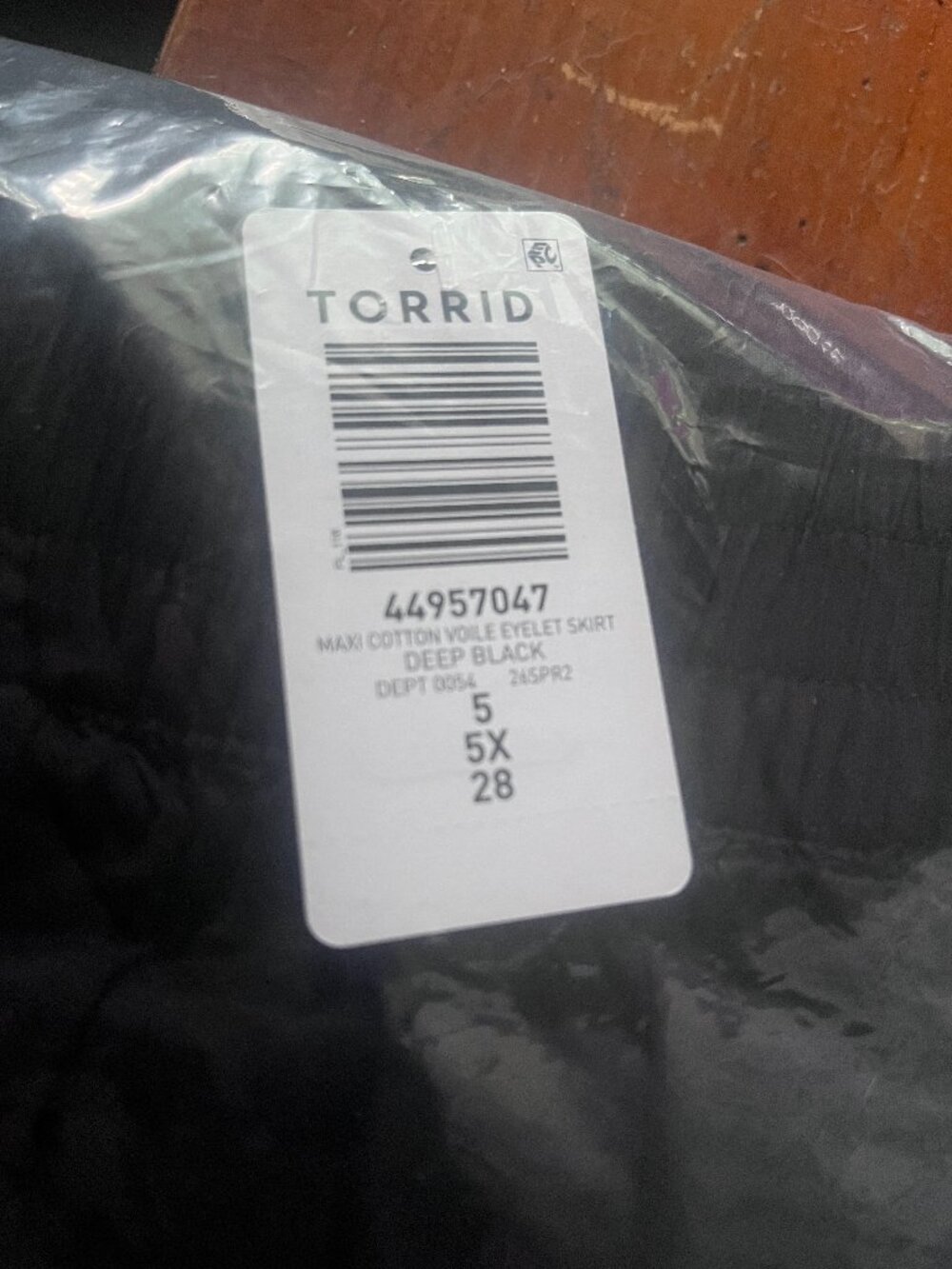 TORRID NWT 5X Deep Black Eyelet Maxi Skirt